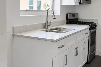 2150 NW 24th St #1, Miami: photo 1 of 6