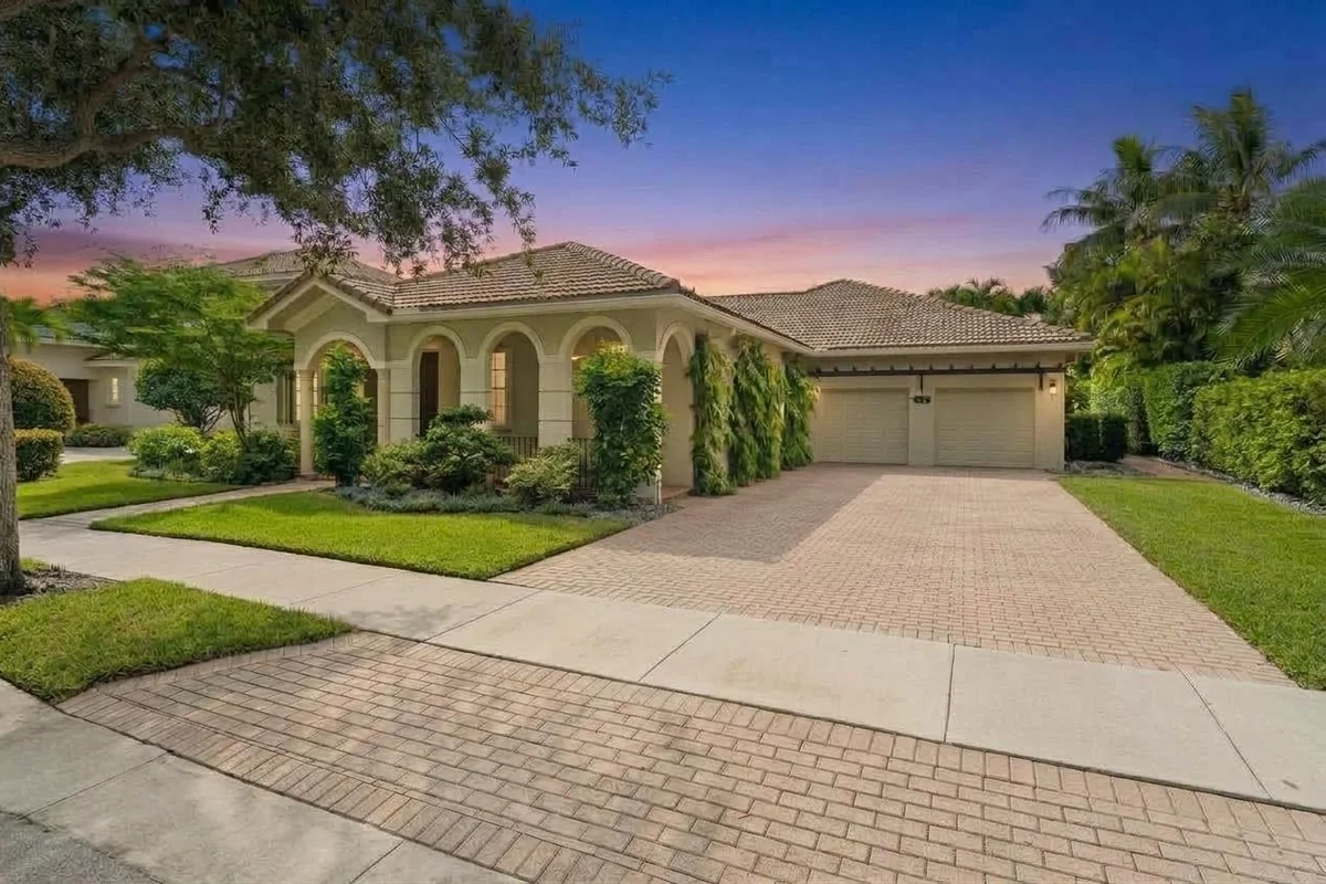 136 Via Santa Cruz, Jupiter: photo 1 of 54