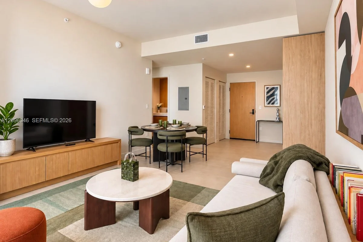 11 NE 6th St #3211, Miami: photo 1 of 26
