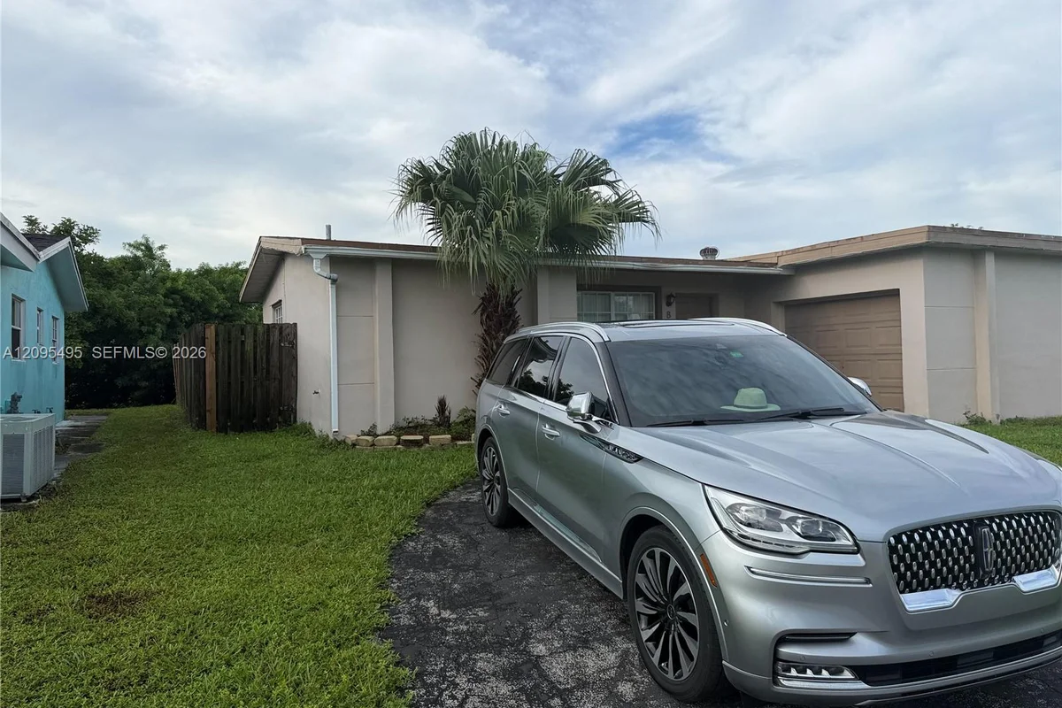 8410 NW 24th Pl, Sunrise: photo 1 of 5