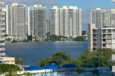 230 174th St #911, Sunny Isles Beach: photo 1 of 36