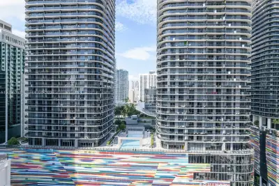 45 SW 9th St #1005, Miami: photo 1 of 4