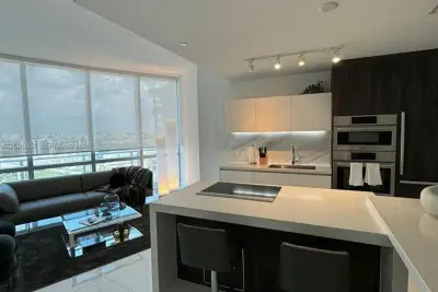 851 NE 1st Ave #1404, Miami: photo 1 of 20