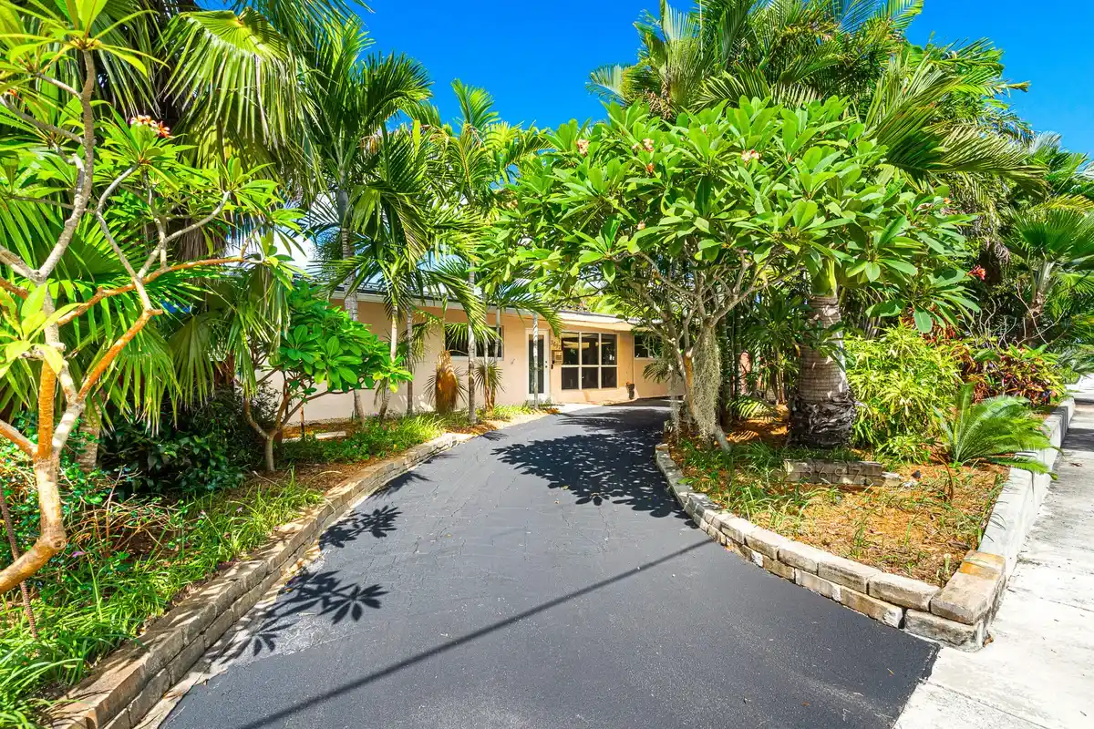 3697 NE 16th Ave, Oakland Park: photo 1 of 66