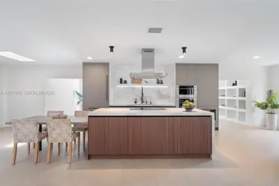 1320 Alhambra Cir, Coral Gables: photo 1 of 45