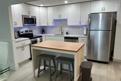 19390 Collins Ave #118, Sunny Isles Beach: photo 1 of 10