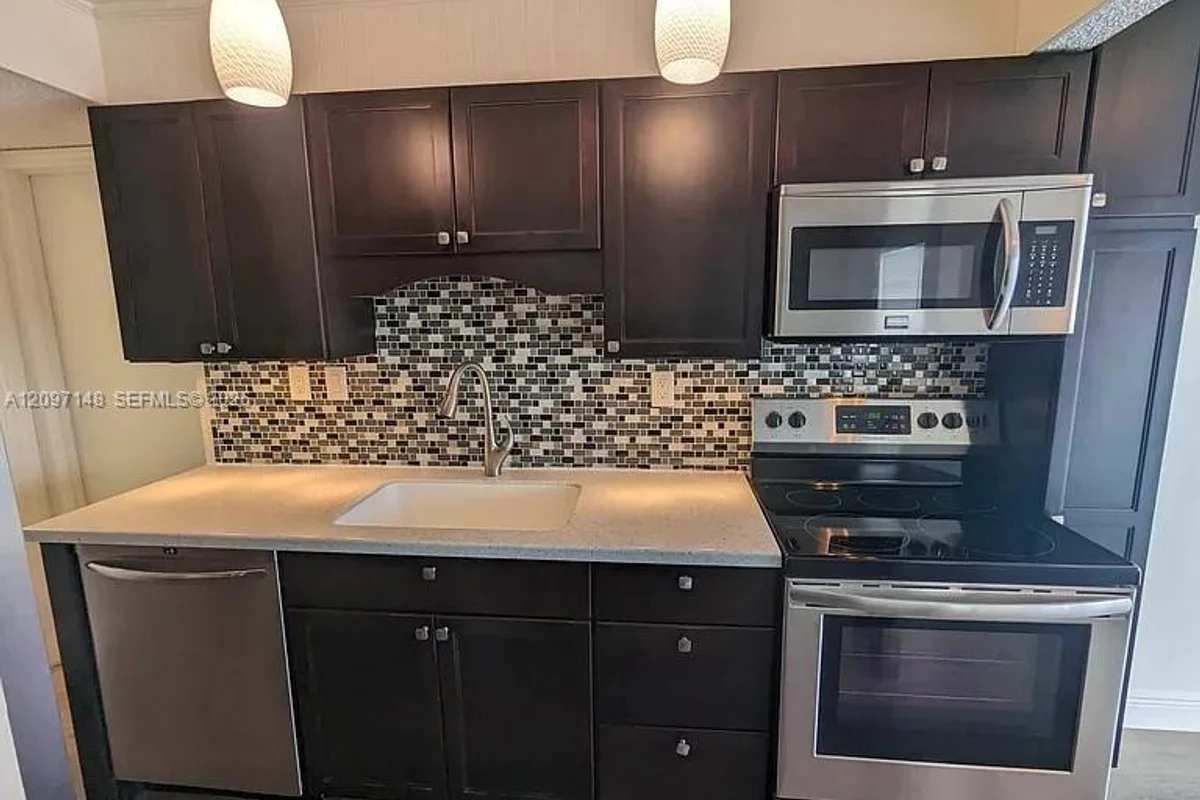 9331 SW 4th St #221A, Miami: photo 1 of 9