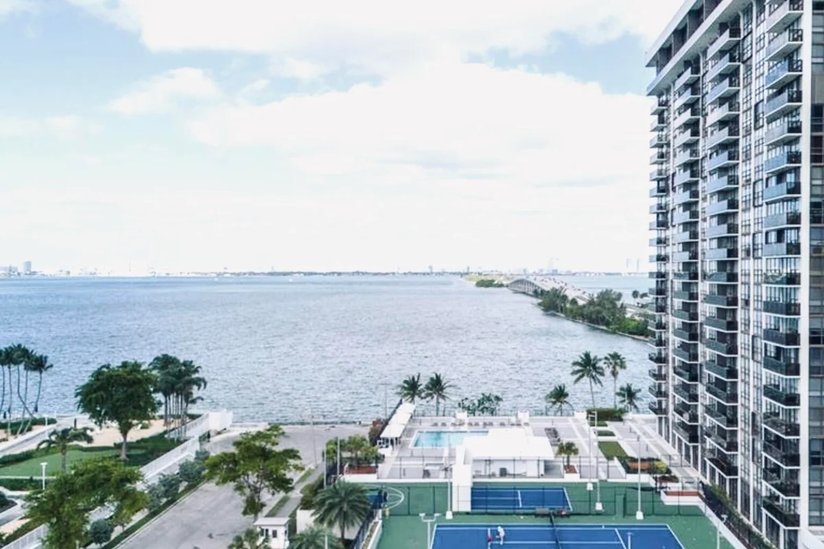 600 NE 36th St #1111, Miami: photo 1 of 11