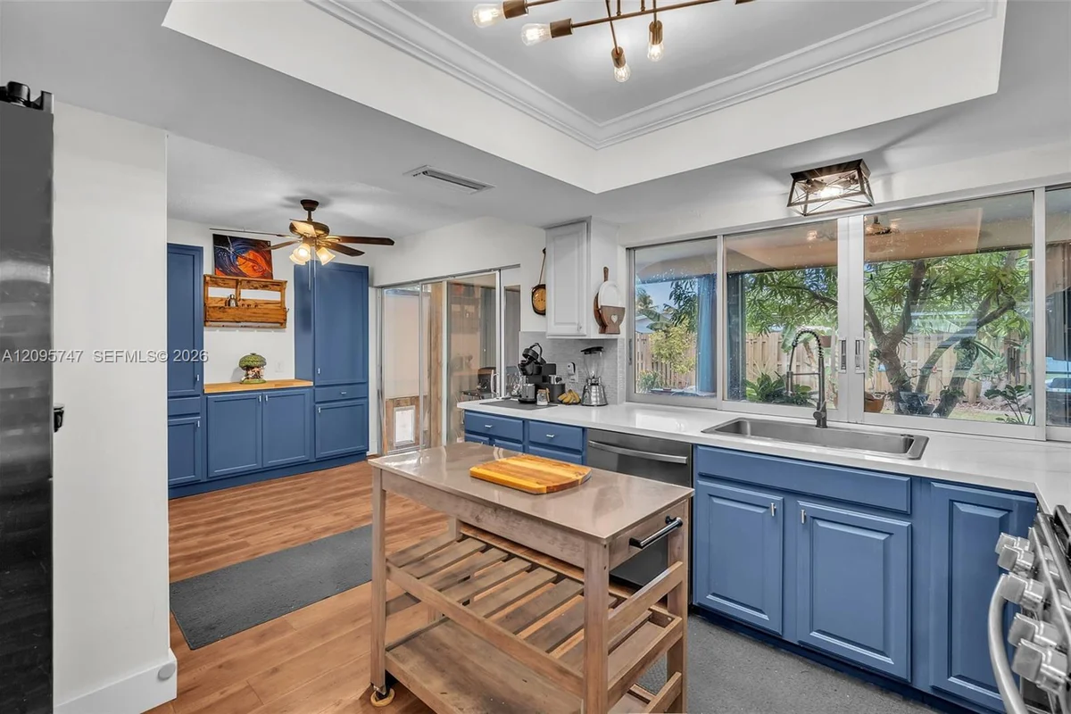 9261 NW 24th Pl, Sunrise: photo 1 of 31