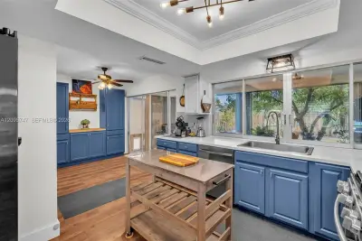 9261 NW 24th Pl, Sunrise: photo 1 of 31