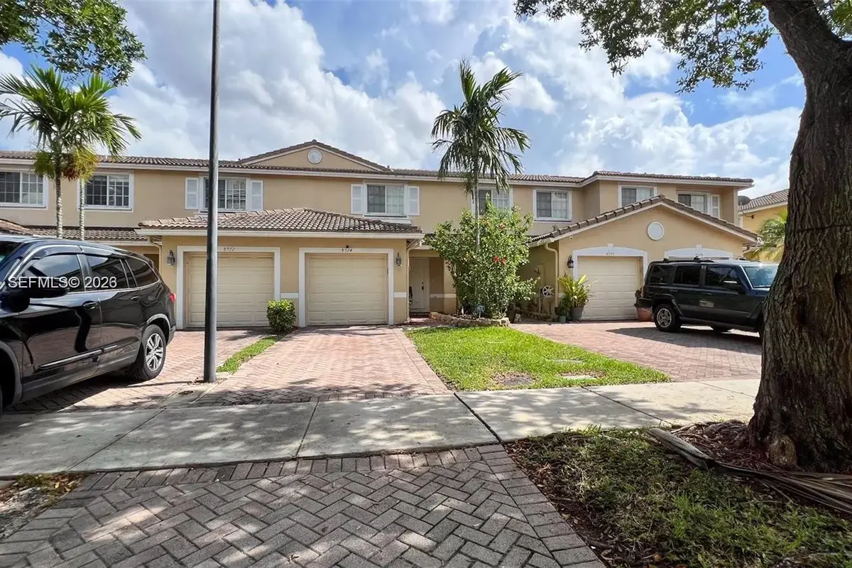8974 Lancaster St, Tamarac: photo 1 of 30