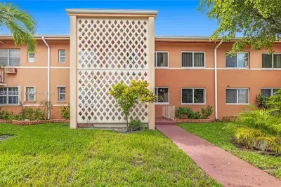 3470 SW 10th St #4, Miami: photo 1 of 14