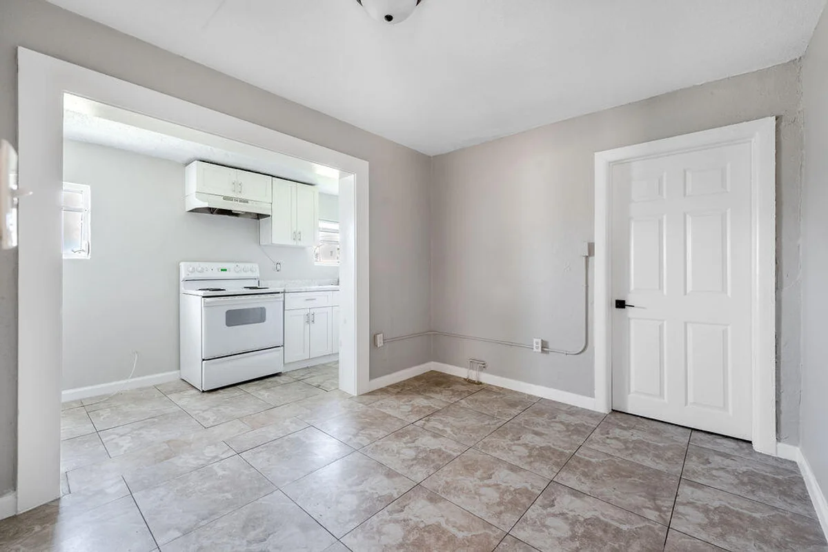 620 SW 6th St #1, Belle Glade: photo 1 of 25