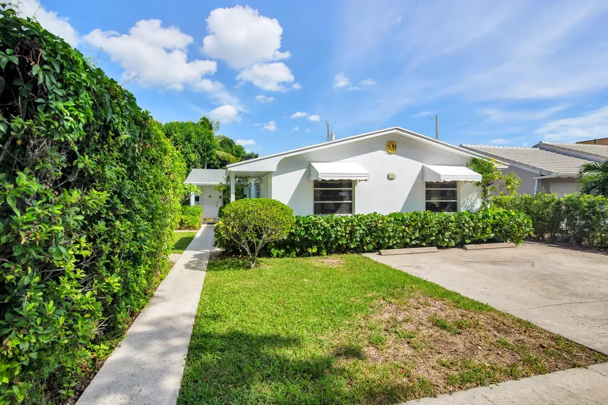 217 Pine Ter, West Palm Beach: photo 1 of 28