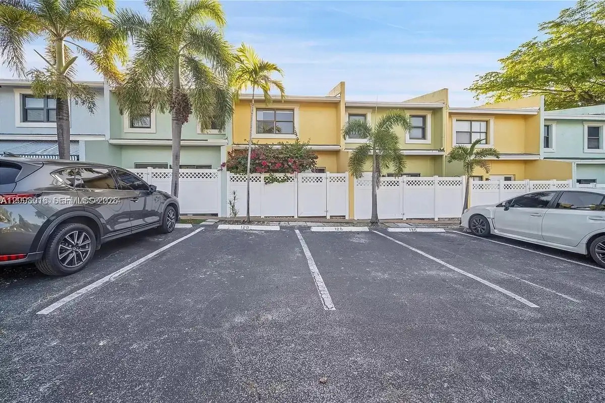 120 SE 12th Ave, Pompano Beach: photo 1 of 12