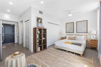 208 N Federal Hwy #519, Pompano Beach: photo 1 of 22