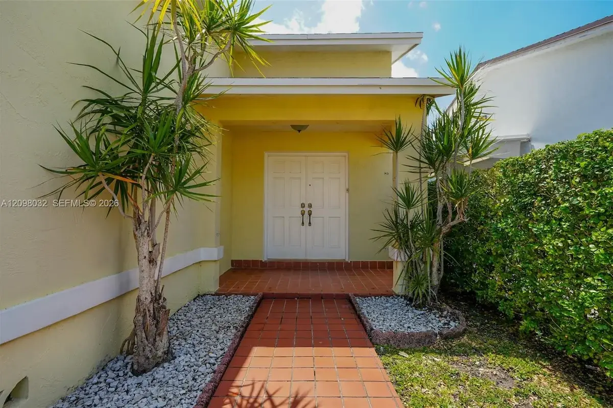 10920 SW 143rd Ct, Miami: photo 1 of 13