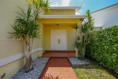 10920 SW 143rd Ct, Miami: photo 1 of 13