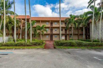 Condo in Royal Palm Beach: photo 1 of 16
