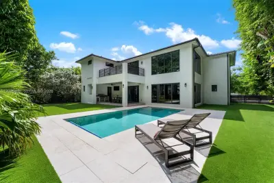 5991 SW 80th St, South Miami: photo 1 of 22