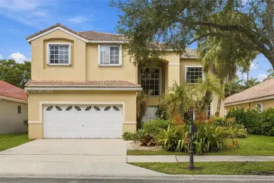 447 Cambridge Dr, Weston: photo 1 of 53