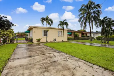 7248 NW 3rd St, Miami: photo 1 of 17