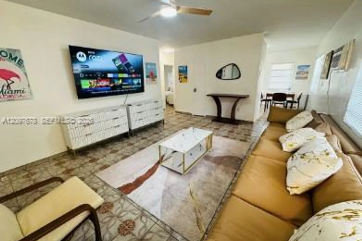 650 Pennsylvania Ave #1, Miami Beach: photo 1 of 13