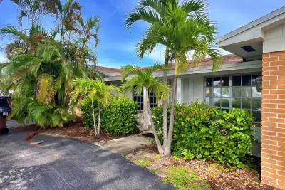 248 SE 8th Ter, Deerfield Beach: photo 1 of 14