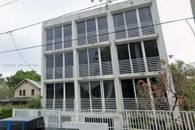542 SW 3rd St #A3, Miami: photo 1 of 5