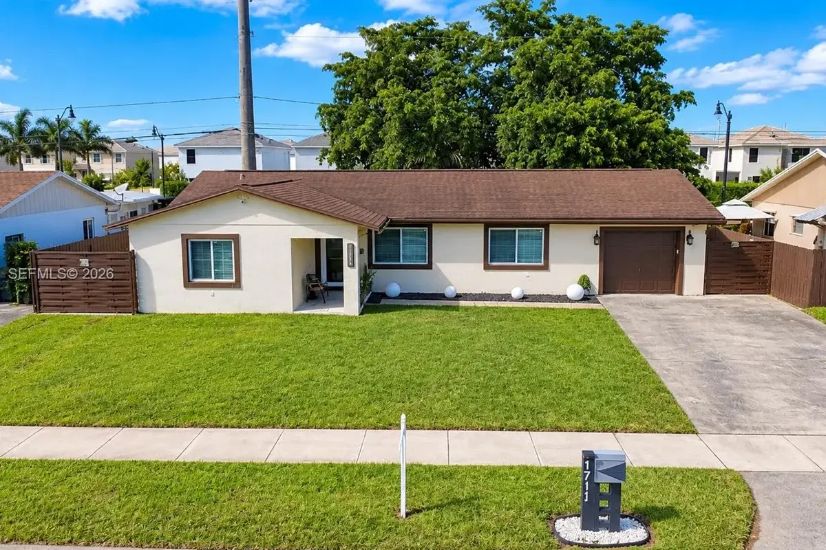 1711 N Anhinga Ln, Homestead: photo 1 of 35