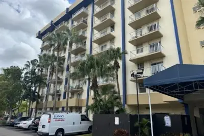 801 NW 47th Ave #902W, Miami: photo 1 of 6
