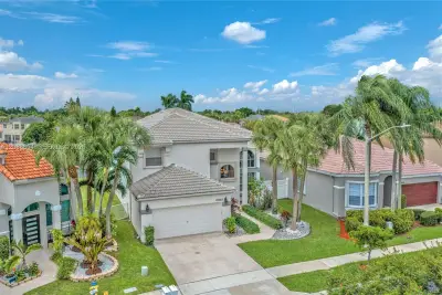 15922 NW 14th Pl, Pembroke Pines: photo 1 of 81
