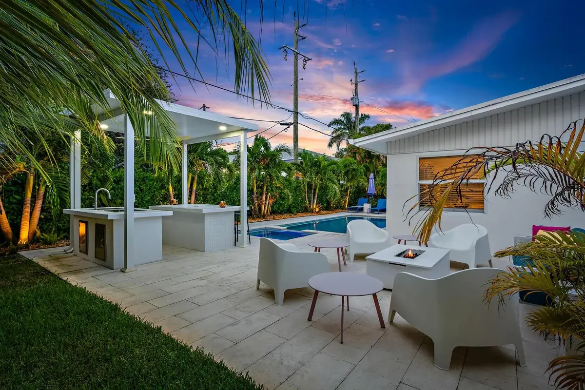 570 N Dover Rd, Tequesta: photo 1 of 42