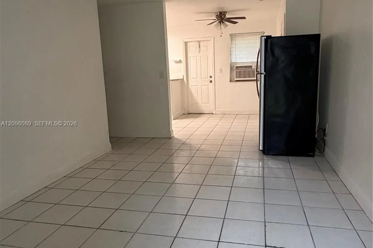 16031 NE 18th Pl #2, North Miami Beach: photo 1 of 5