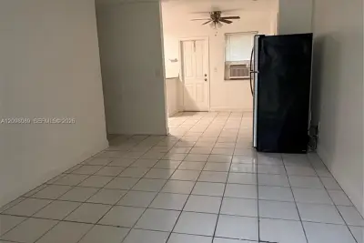 16031 NE 18th Pl #2, North Miami Beach: photo 1 of 5