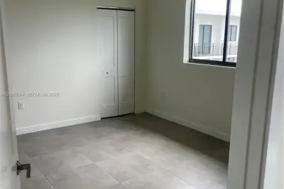 16395 Biscayne Blvd #2011, North Miami Beach: photo 1 of 35