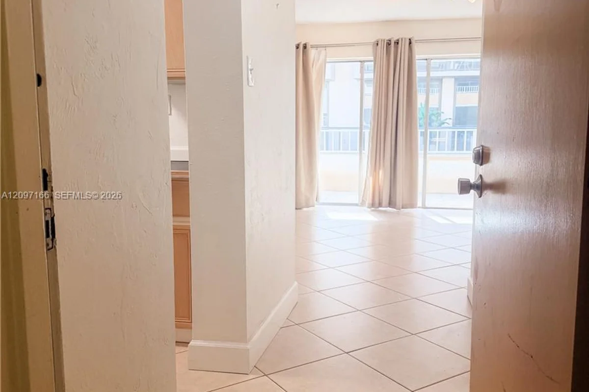 3304 Virginia St #5C, Miami: photo 1 of 12