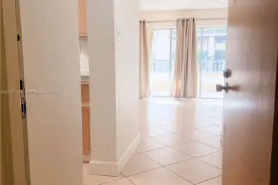 3304 Virginia St #5C, Miami: photo 1 of 12