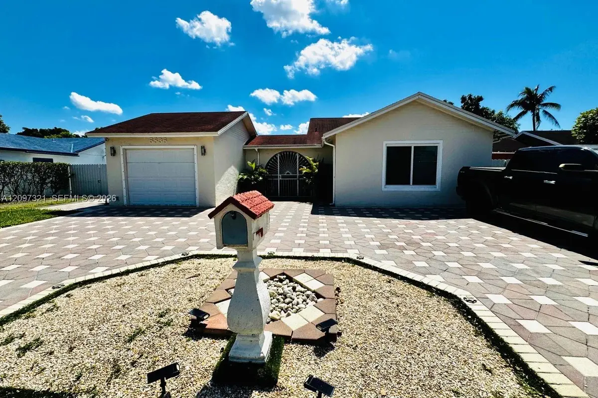 5836 NW 199th St, Hialeah: photo 1 of 47