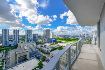 1400 Biscayne Blvd #2207, Miami: photo 1 of 44