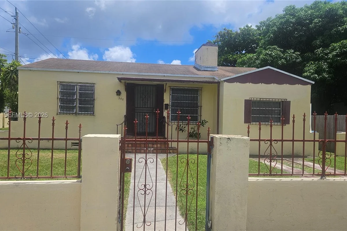 500 NW 45th St, Miami: photo 1 of 8