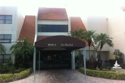 100 Lakeview Dr #106, Weston: photo 1 of 11