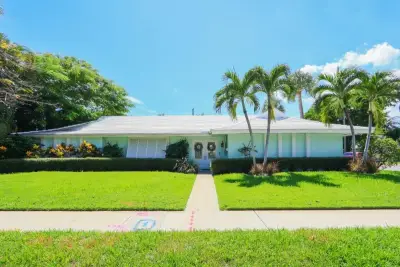 222 33rd St, West Palm Beach: photo 1 of 33