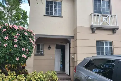 1228 Lucaya Dr, Riviera Beach: photo 1 of 32