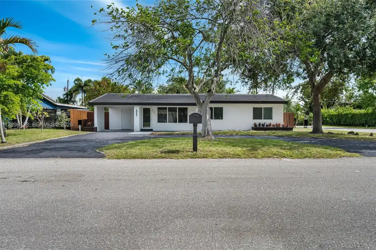 321 NW 36th St, Oakland Park: photo 1 of 27