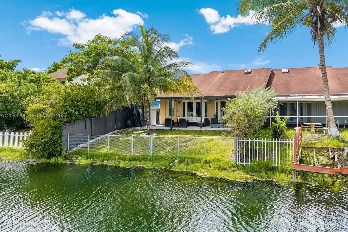 7823 SW 148th Ave, Miami: photo 1 of 40