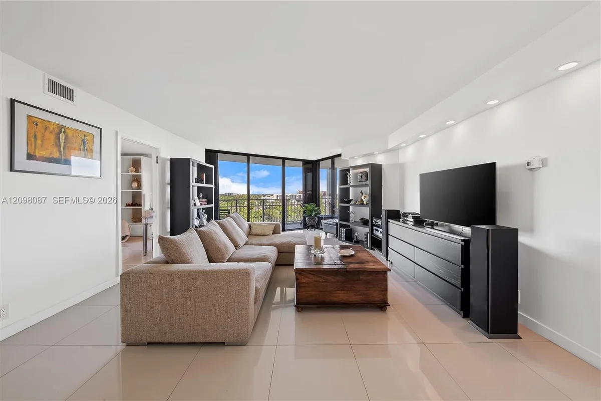 1000 Quayside Ter #1103, Miami: photo 1 of 61