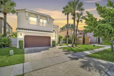 325 NW 158th Ln, Pembroke Pines: photo 1 of 46