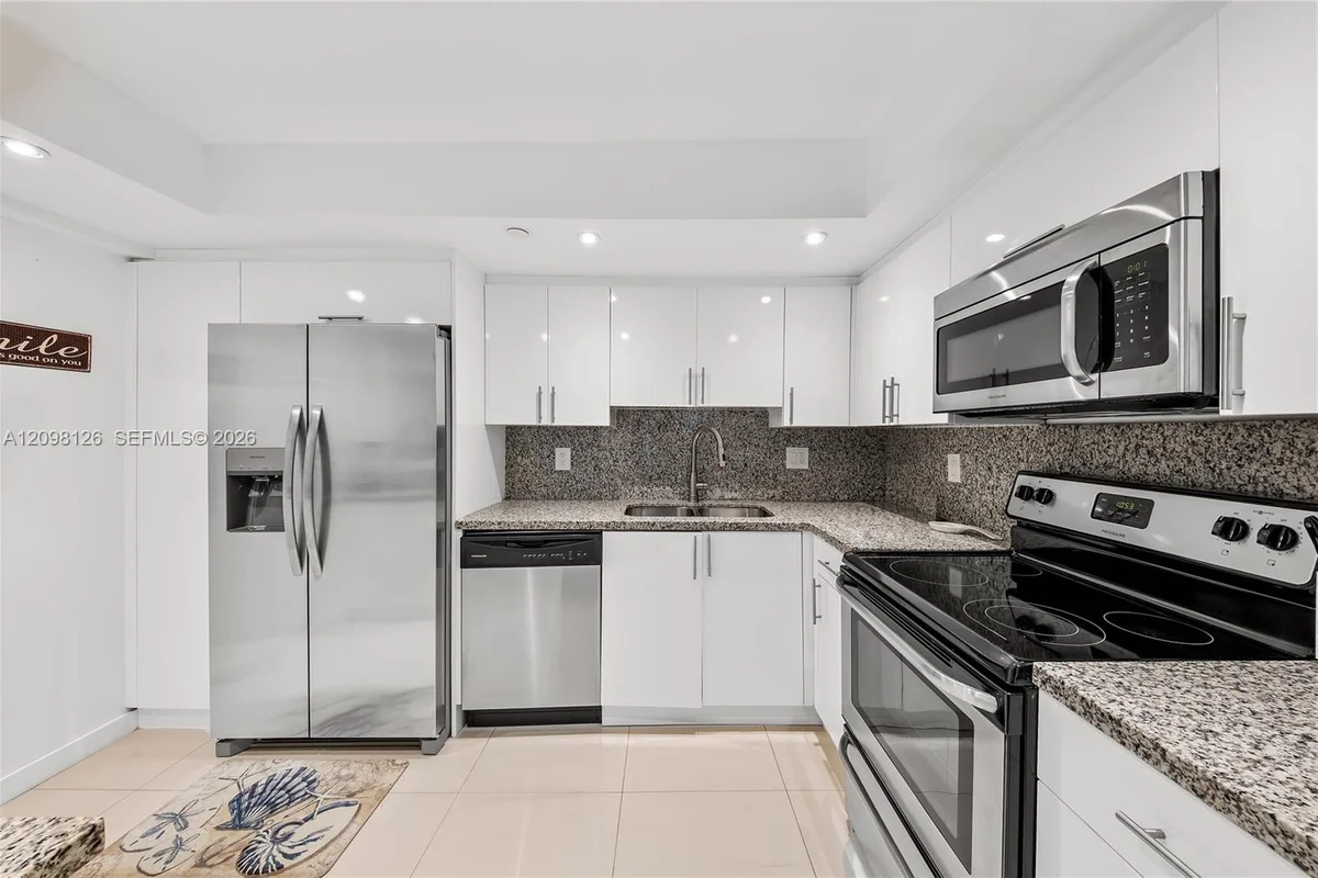1000 Quayside Ter #1103, Miami: photo 1 of 66