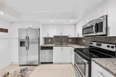 1000 Quayside Ter #1103, Miami: photo 1 of 66
